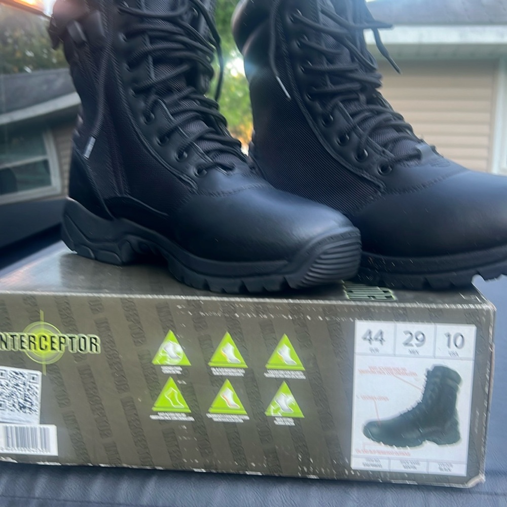 New men’s size 10